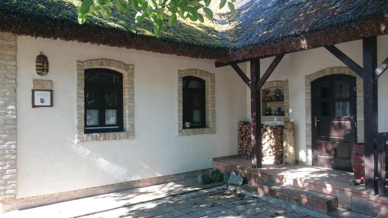 Hotel Hajoskert Vendeghaz Gönyů Exterior foto