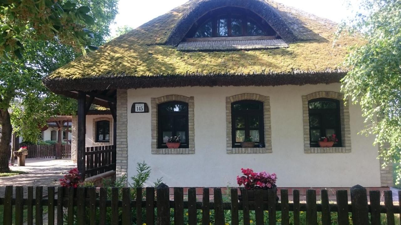 Hotel Hajoskert Vendeghaz Gönyů Exterior foto