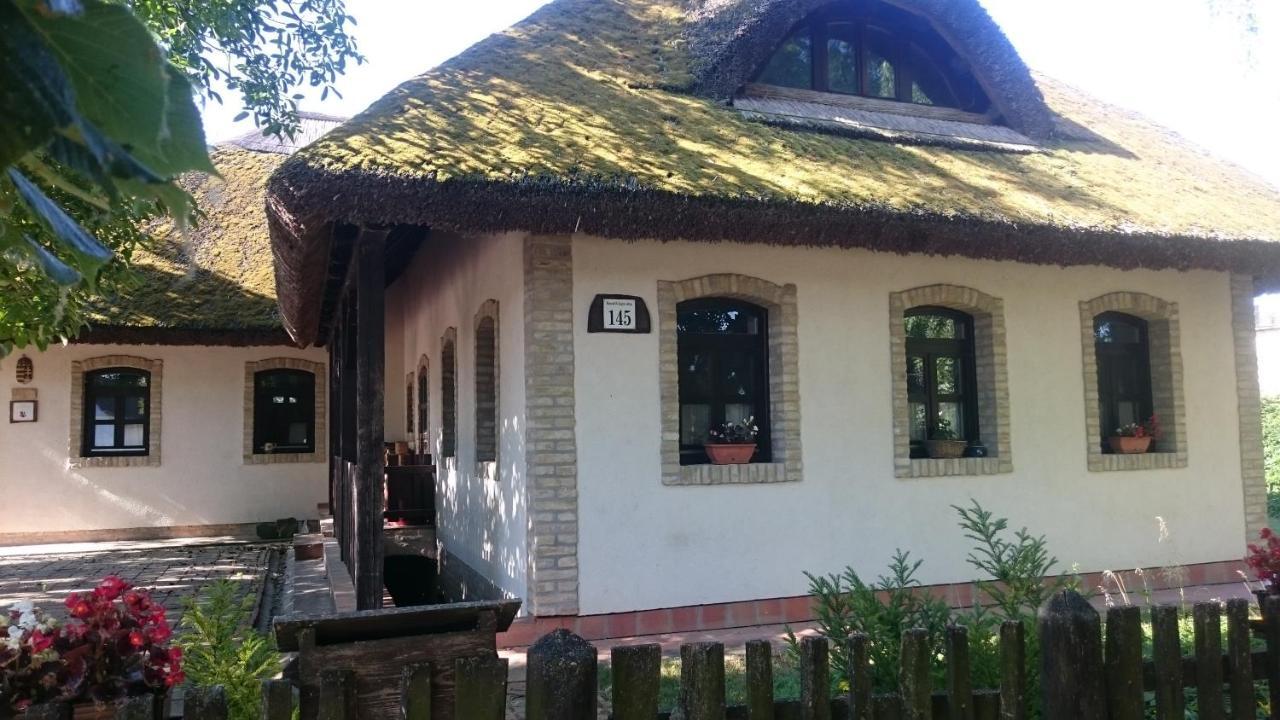 Hotel Hajoskert Vendeghaz Gönyů Exterior foto