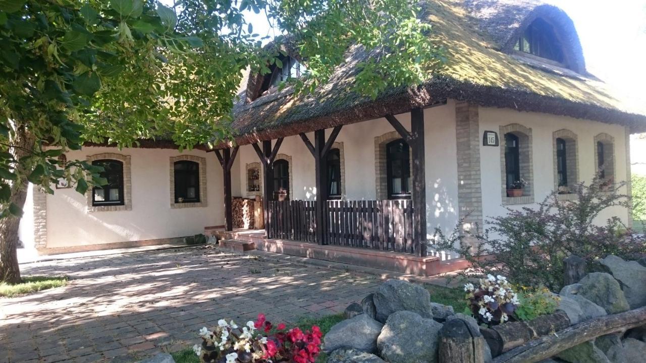 Hotel Hajoskert Vendeghaz Gönyů Exterior foto