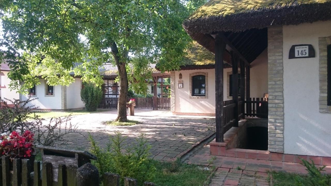 Hotel Hajoskert Vendeghaz Gönyů Exterior foto