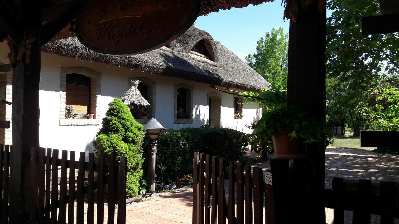 Hotel Hajoskert Vendeghaz Gönyů Exterior foto