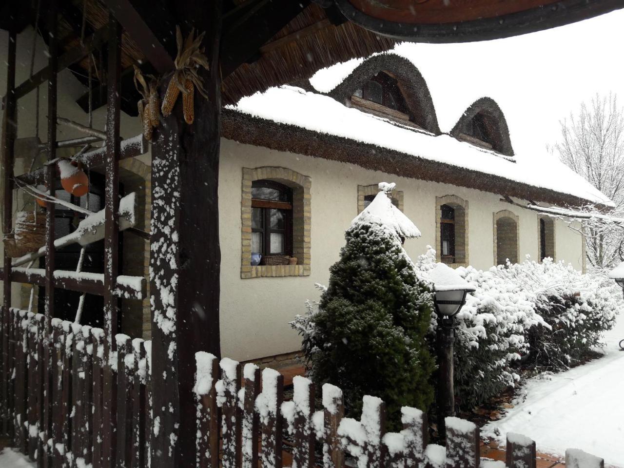Hotel Hajoskert Vendeghaz Gönyů Exterior foto